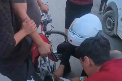 Ayağı bisiklete sıkışan çocuğun yardımına Yunus polisleri yetişti
