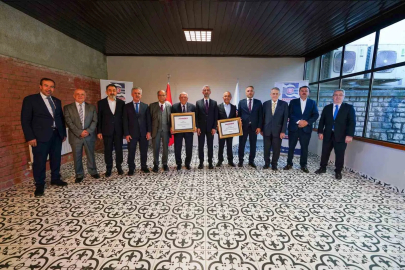 KARDEMİR’de onursal başkanlık ünvanları takdim edildi
