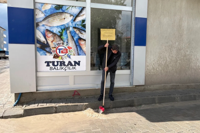 Diyadin’de sağanak yağış sonrası su birikintileri oluştu
