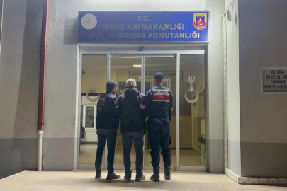 Firari şahıslar jandarmadan kaçamadı
