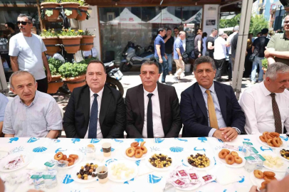 Başkan Şimşek, annesi için düzenlediği hayır programında taziyeleri kabul etti
