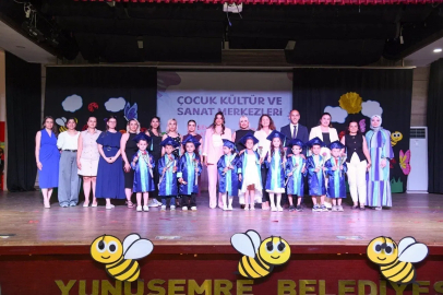 Minikler gösterileriyle ailelerini gururlandırdı
