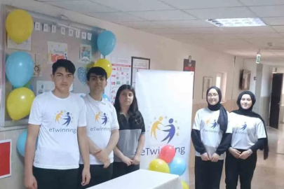 Sivas merkezli 6 ülkede 16 öğretmen iş birliğinde gençler dijital çağa hazırlanıyor
