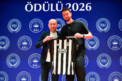 Milli basketbolcu Alperen Şengün’e Türkiye’ye Değer Katanlar Ödülü
