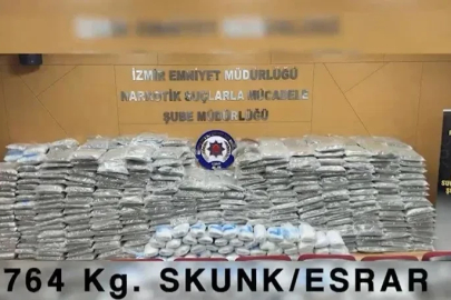 İzmir’de düzenlenen operasyonda 764 kilogram uyuşturucu madde ele geçirildi
