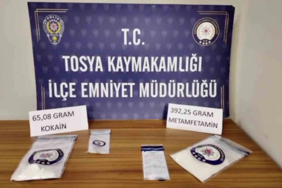 Durdurulan araçtan uyuşturucu çıktı: 2 tutuklama

