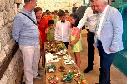 Atıklar minik ellerde sanat eserine dönüştü
