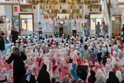 Kahta’da minikler ilk seccadeleriyle namaza durdu
