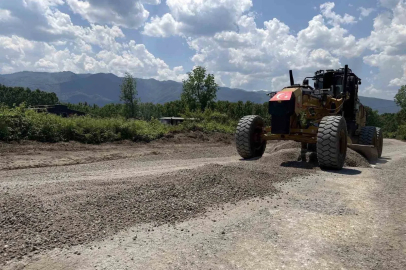 Duraklar köyünde yol çalışmaları sürüyor
