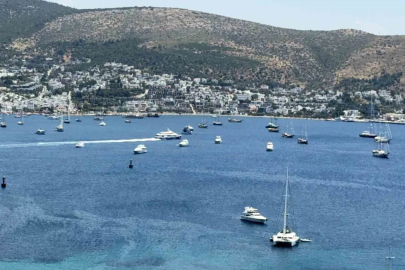 Bodrum koylarında yat kuşatması: Sezon açıldı, denizde yoğunluk başladı
