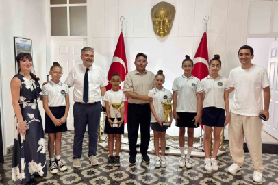 Kaymakam Kaya, Marmaris’in şampiyon jimnastikçilerini ağırladı

