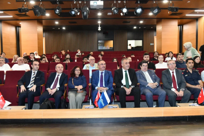 "Tarihin İzinde Tekirdağ" konferansında kentin tarihi gelişimi, kültürel mirası ve stratejik önemi anlatıldı

