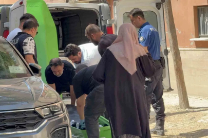 Seslendikleri annelerini yatağında cansız buldular
