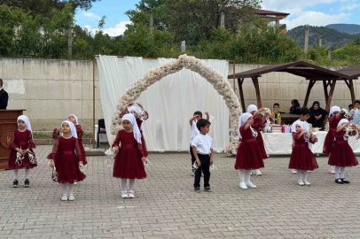 Kur’an kursu öğrencilerinin hazırladığı programa yoğun ilgi
