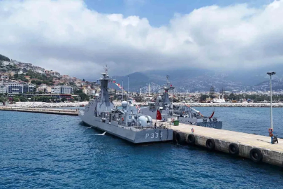 Alanya Limanı’nda savaş gemilerine yoğun ilgi
