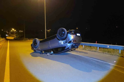 Kamyon ve otomobile çarpan araç takla attı: 2 yaralı
