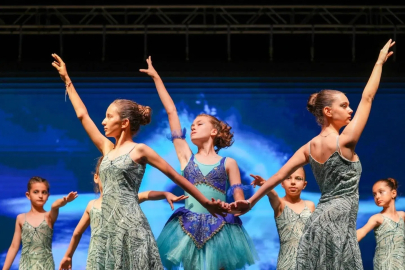 Aliağalılar sanat ve dansın büyüsünde buluştu
