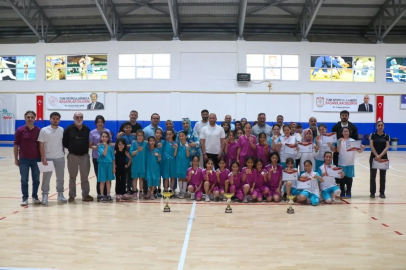 Basketbolda şampiyon  Şeyh Şamil İlkokulu
