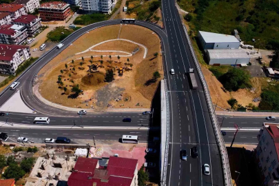 Kocaeli’de 6 ayda tamamlanan köprülü kavşakta ilk sürüş TOGG ile yapıldı
