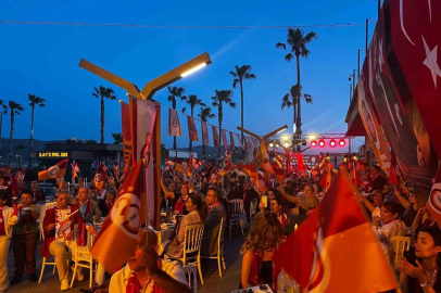 Bandırma’da Galatasaray’ın 26. şampiyonluğu coşkuyla kutlandı
