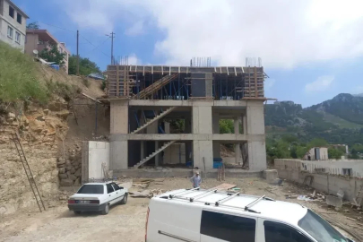 Kahramanmaraş’ta inşaattan düşen işçi ağır yaralandı
