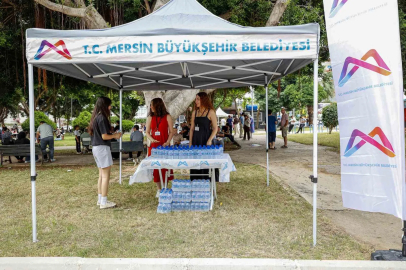 Mersin Büyükşehir Belediyesinden LGS günü su ikramı
