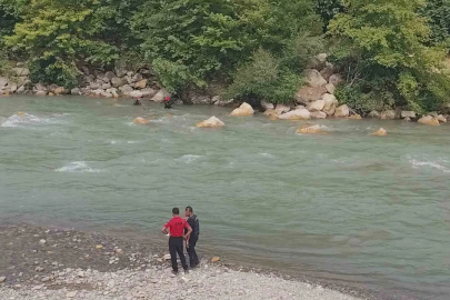 Alanya’da çayda kaybolan genci arama çalışmalarına yarın devam edilecek
