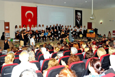 Çeşme Halk Eğitim Merkezi’nden yıl sonu konserinde müzik ve sanat şöleni
