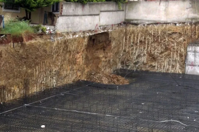 Sancaktepe’de inşaat alnında toprak kayması
