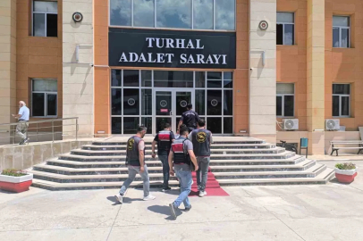 Tokat’ta 24 yıl 9 ay hapis cezası bulunan firari jandarma operasyonuyla yakalandı
