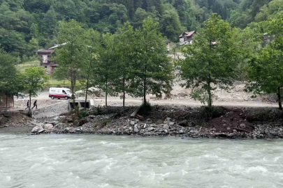 Rize’de aranan kayıp şahıs ölü bulundu, arama çalışmasına katılan ekibin botu devrildi, 1 personel hayatını kaybetti
