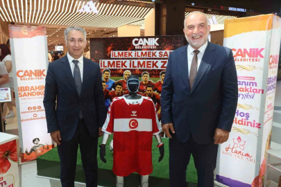 Canikli kadınlar A Milli Takım’a destek için ilmek ilmek örüp sergiledi
