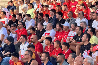 Türkiye Milli Takımı’na KKTC’den Dünya Kupası desteği
