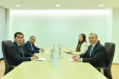 Azerbaycan Cumhurbaşkanı Yardımcısı Hacıyev, Ermenistan Güvenlik Konseyi Sekreteri Grigoryan görüştü
