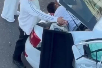 Diyarbakır’da kazada yaralılar otomobilin içinde sıkıştı
