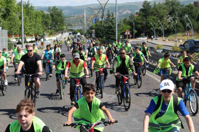 Bingöl’de onlarca kişi sağlıklı yaşam için pedal çevirdi
