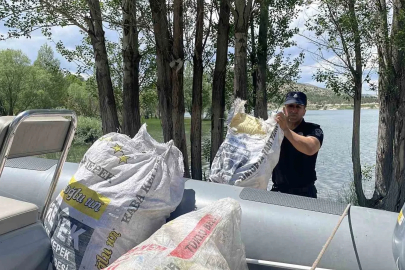 Dalgıç polislerden çevreye örnek davranış
