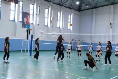 Okul Sporlarında voleybol heyecanı devam ediyor
