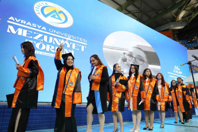 Avrasya Üniversitesi’nde mezuniyet coşkusu
