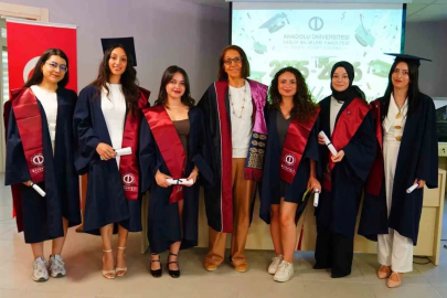 Sosyal Hizmet Bölümü öğrencileri mesleki yeminlerini ederek mezun oldu

