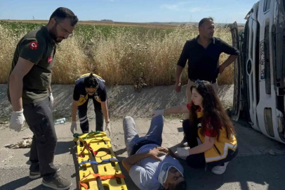 Tekirdağ’da moloz yüklü kamyon devrildi
