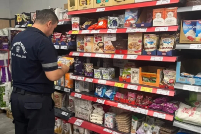 Germencik’te zabıta ekipleri marketlerde etiket ve son kullanma tarihi kontrolü yaptı
