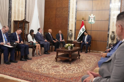 Irak Başbakanı Zeydi ile ABD Özel Temsilcisi Barrack, silahlı grupların dağıtılmasını görüştü
