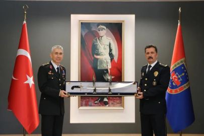 Emniyet teşkilatından jandarmaya anlamlı ziyaret

