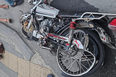 Mersin’de otomobille çarpışan motosiklet sürücüsü ağır yaralandı
