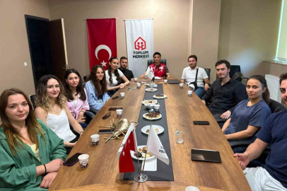 Genç Kızılay’da bayrak değişimi
