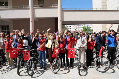 Büyükşehir’den "2024-2025 Sezonu Okul Sporları Enleri" programı
