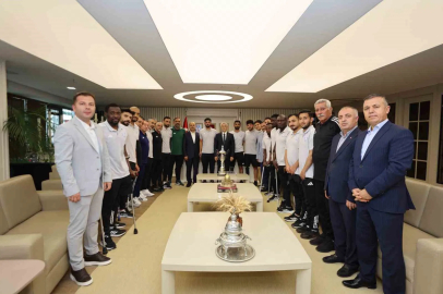 Şahinbey Ampute Futbol Takımı şampiyonluk kupasını kaldırdı
