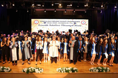 BEUN’da geleceğin eczacıları mezuniyet sevinci yaşadı
