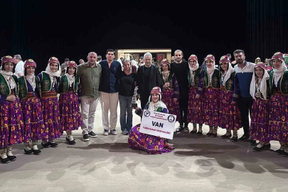 Vanlı kızlar halk oyunlarında tarih yazdı
